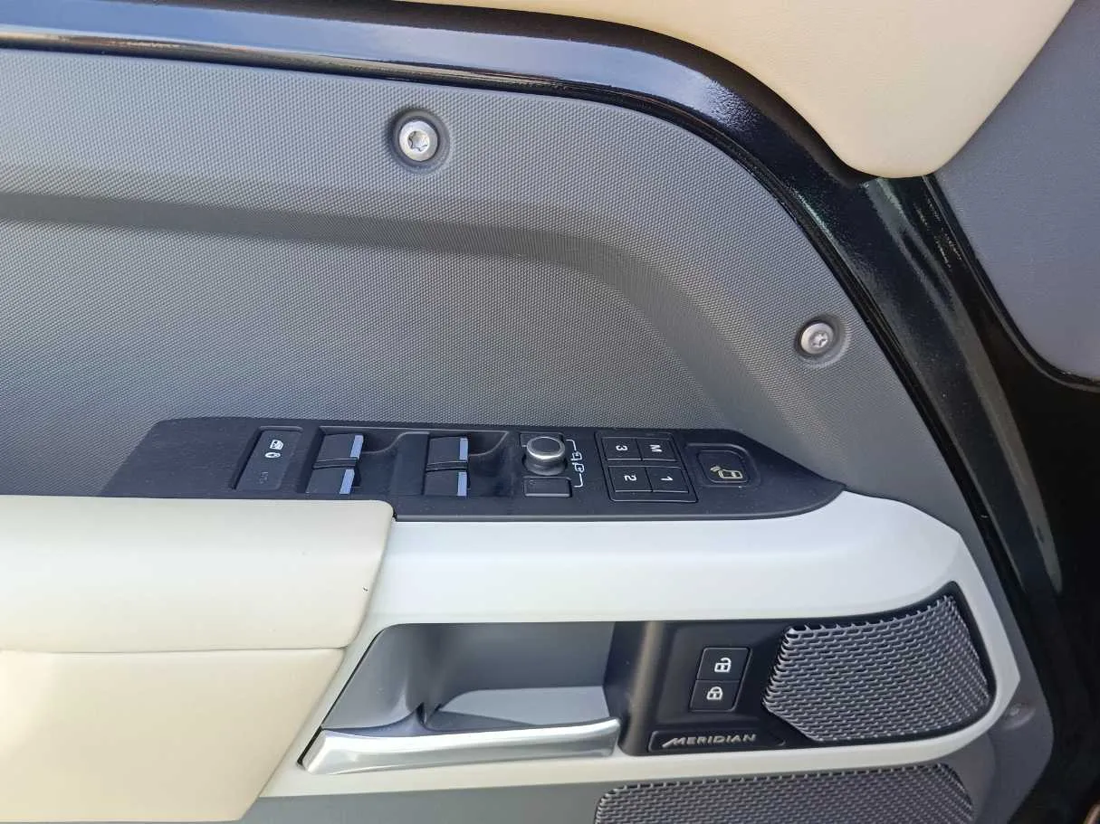 Car image 39