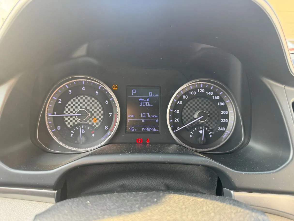 Car image 18