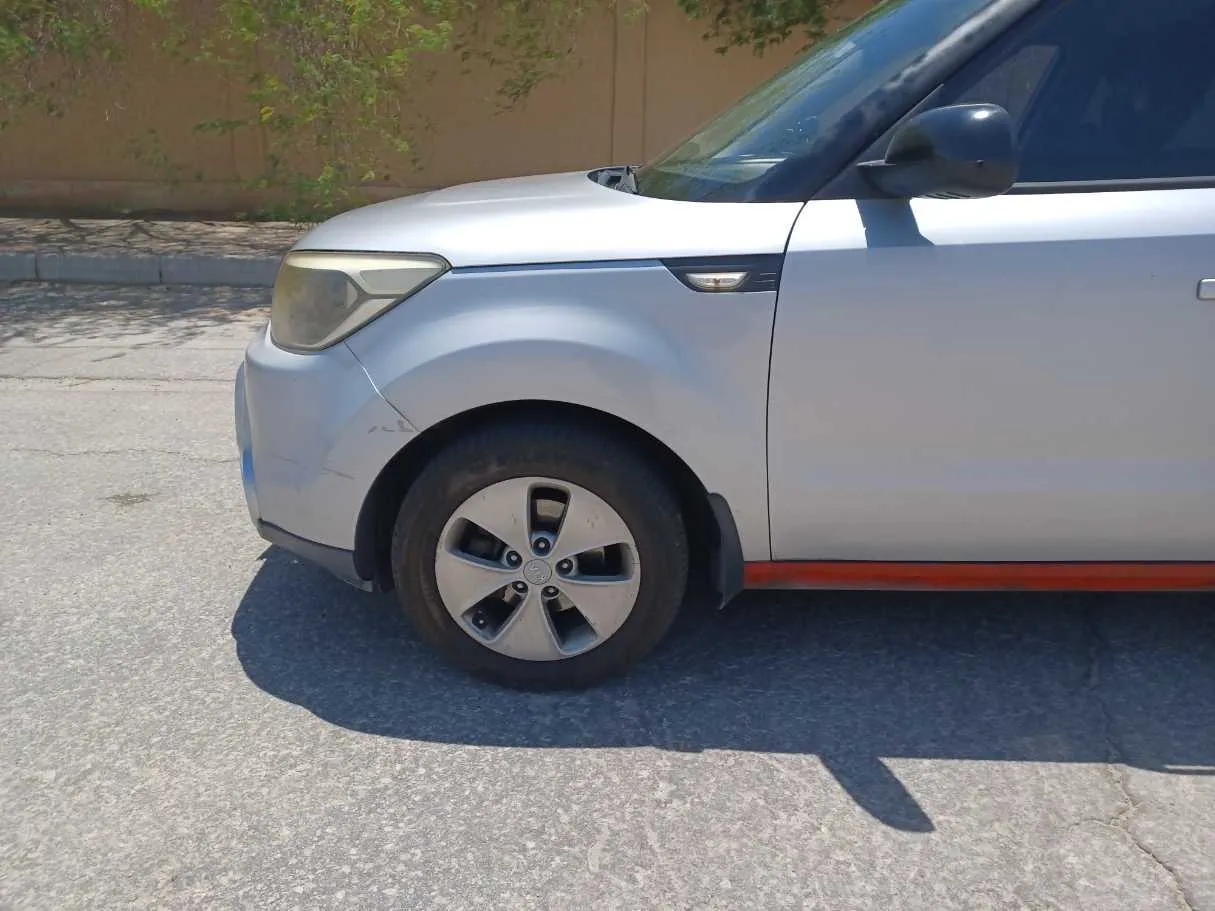 Car image 9