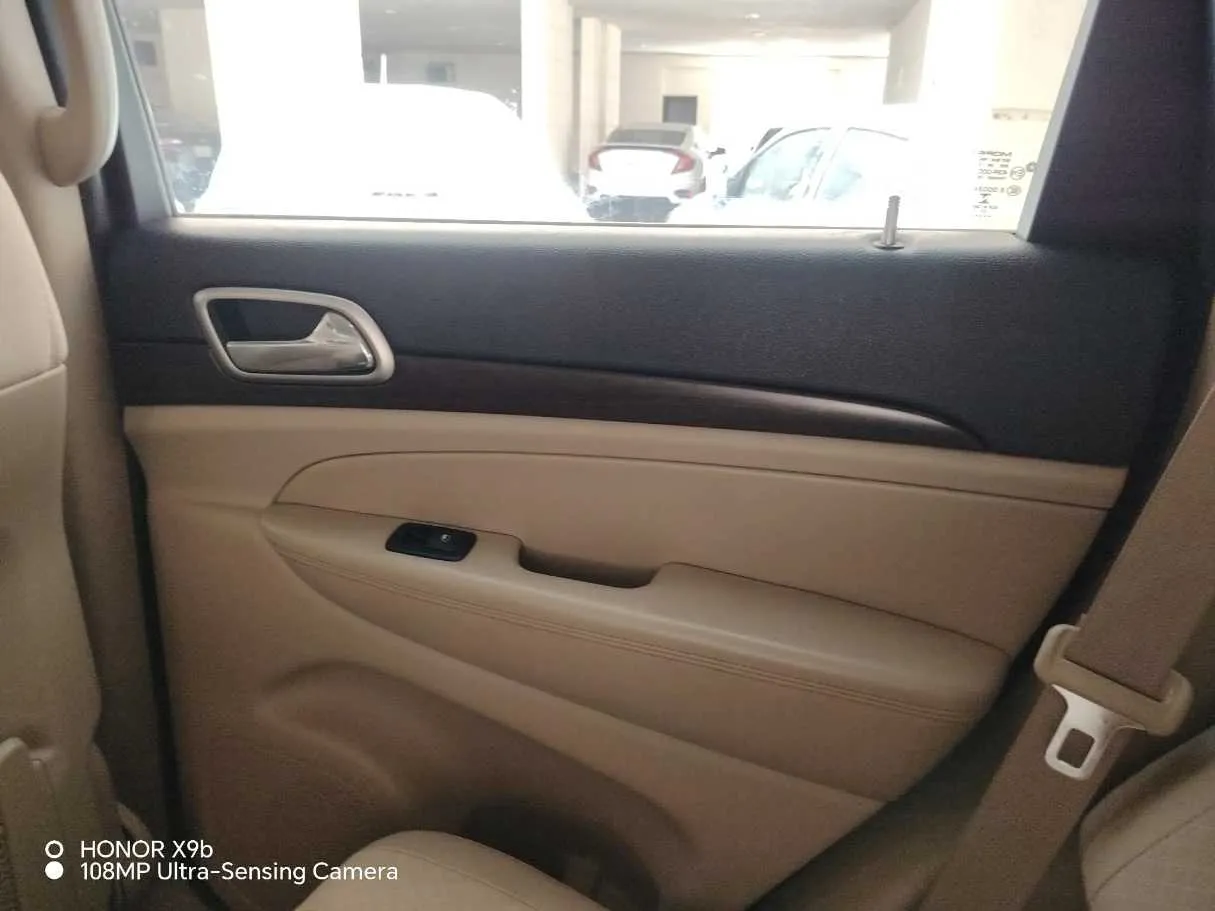 Car image 40