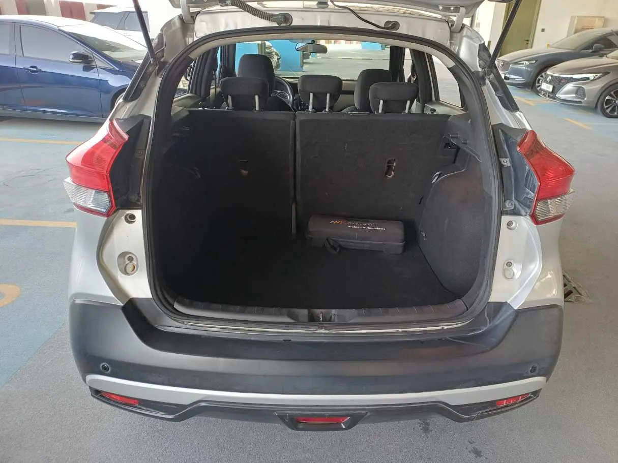 Car image 20