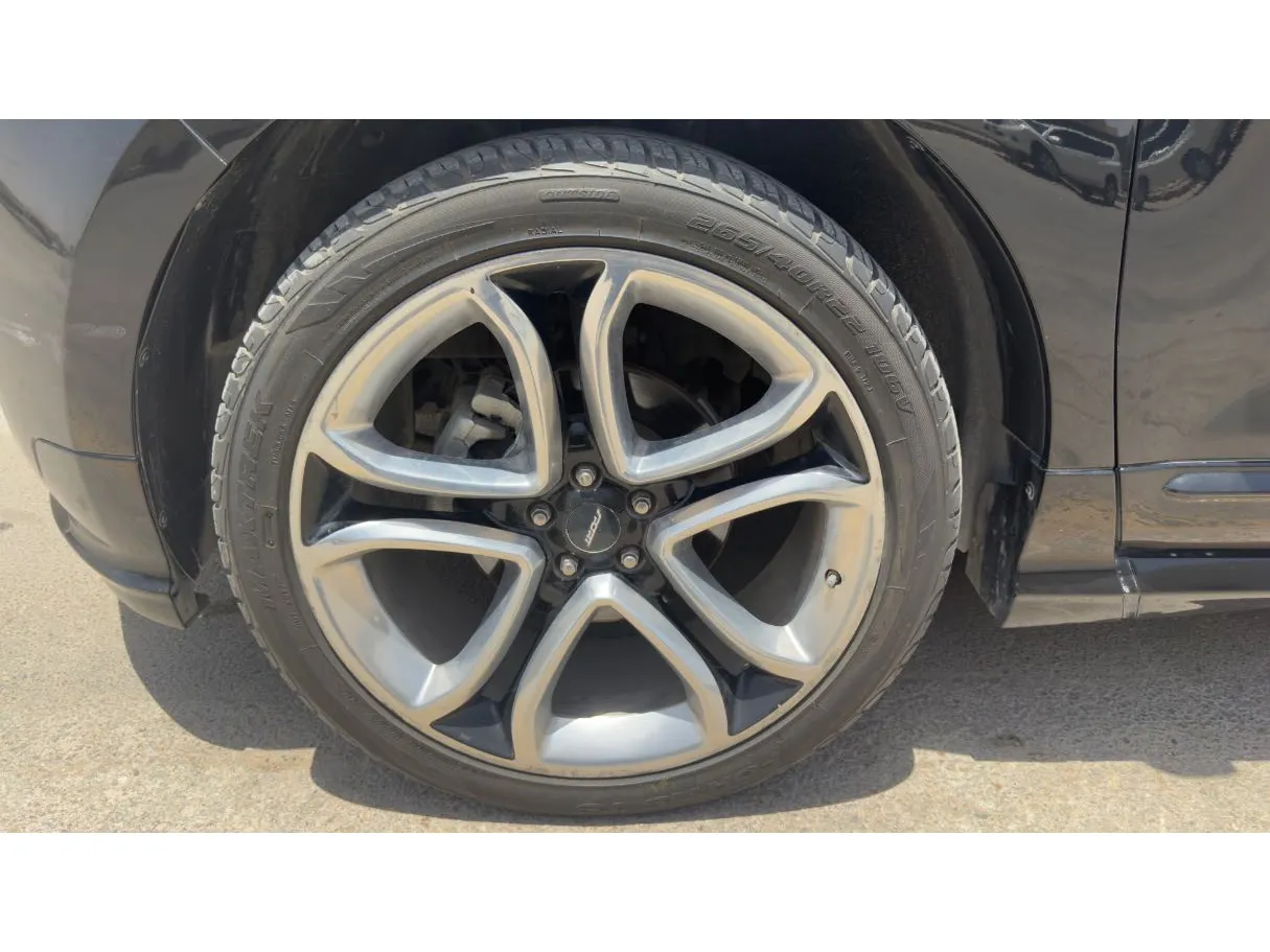 Car image 9
