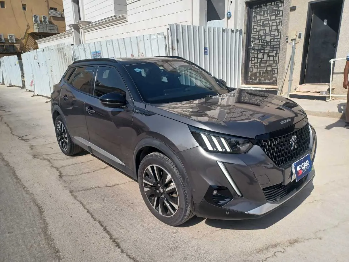 Car image 3