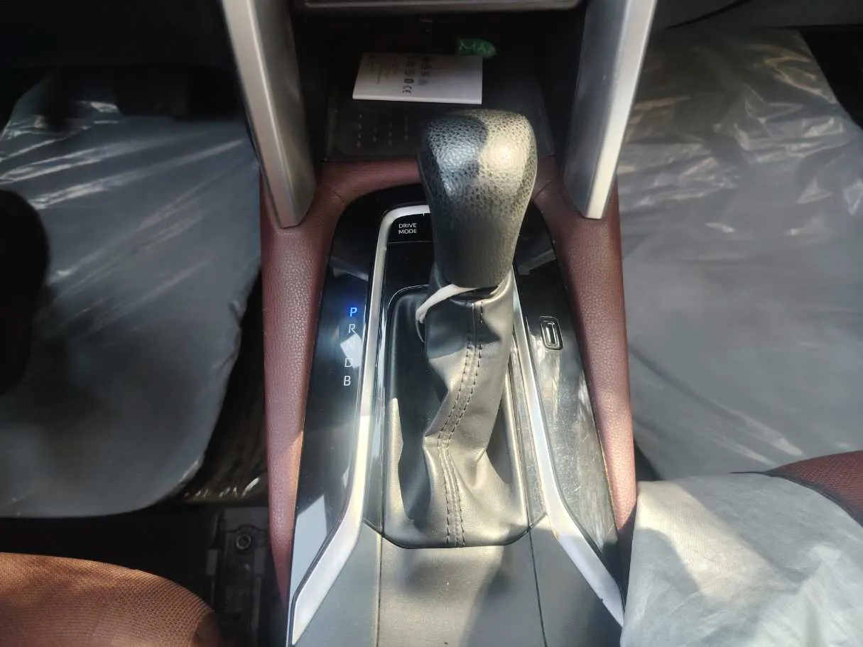 Car image 18