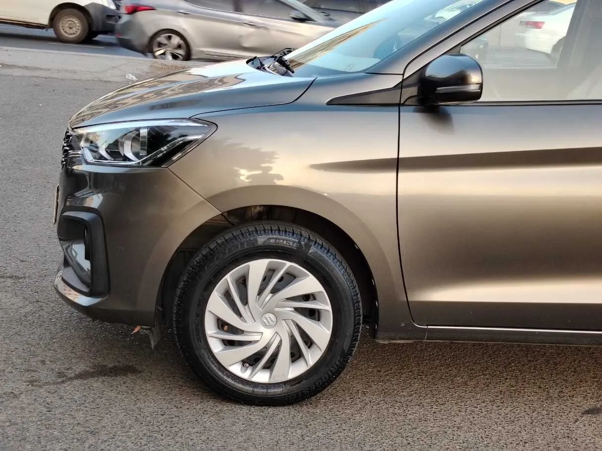 Car image 9