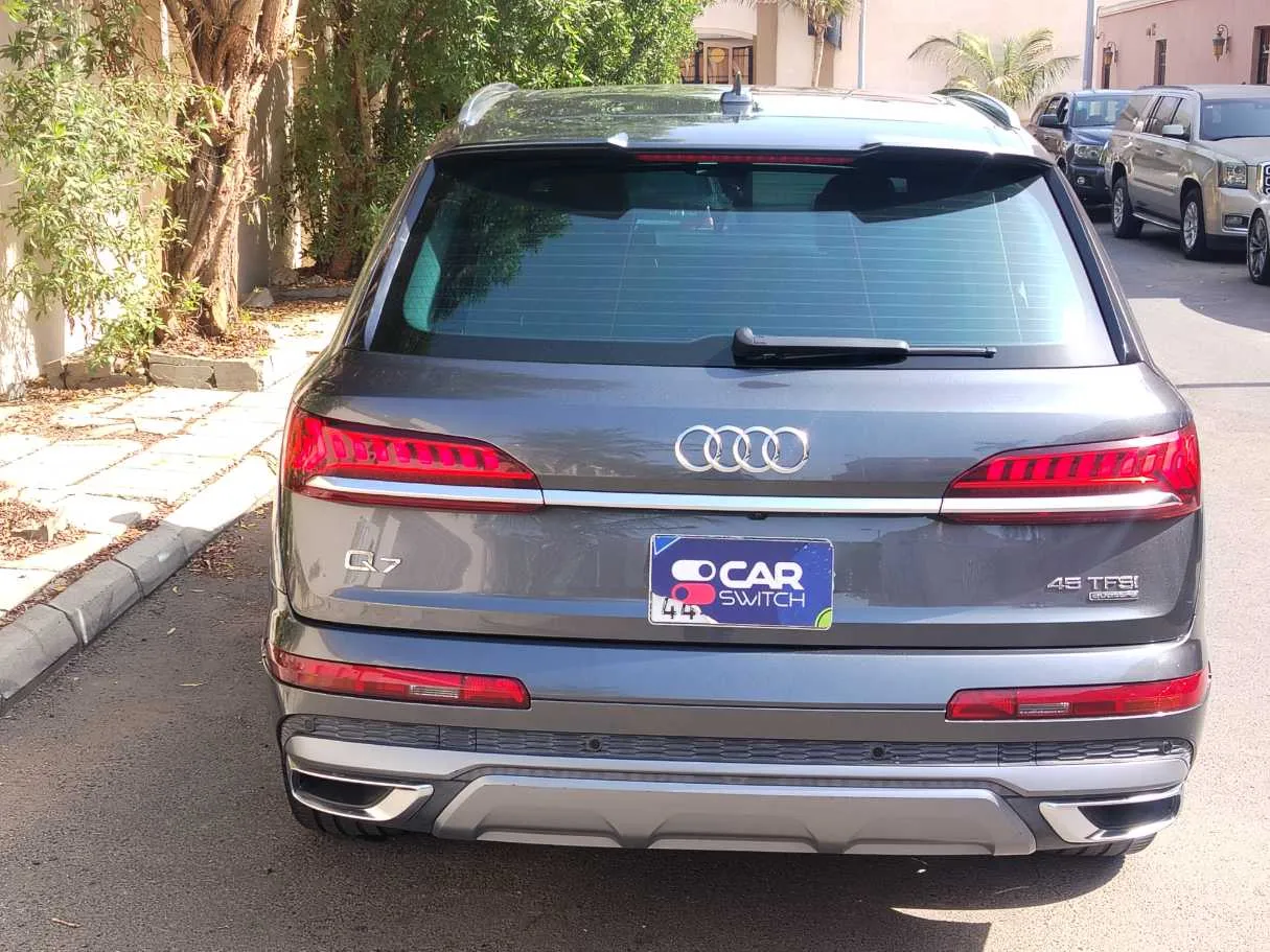 Car image 6