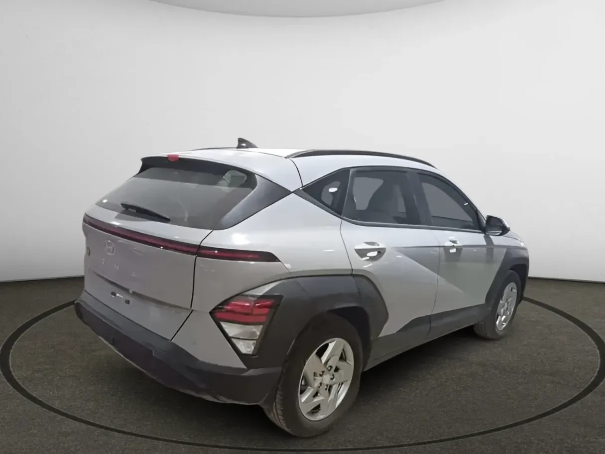 Car image 3