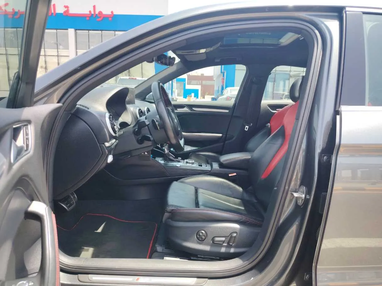 Car image 11