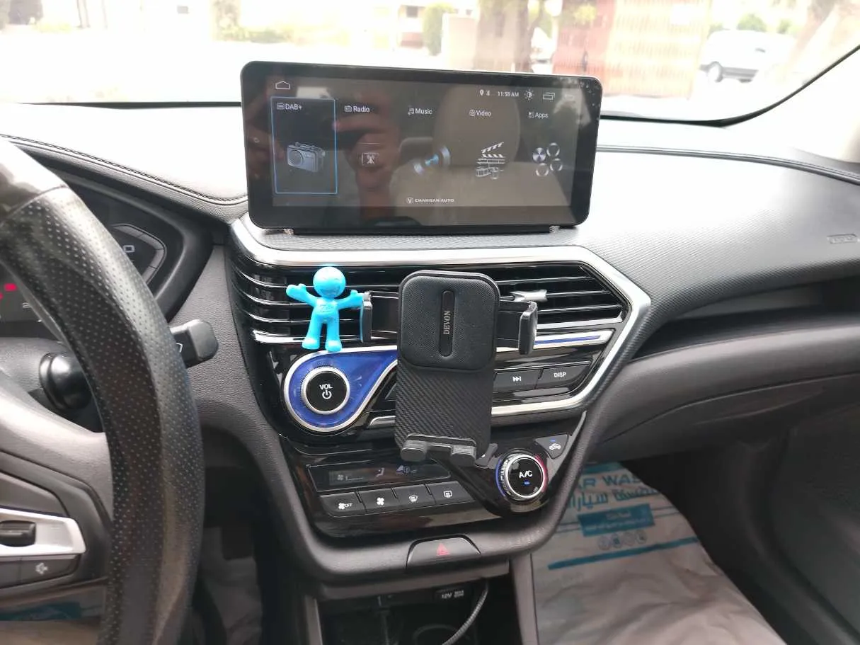 Car image 25