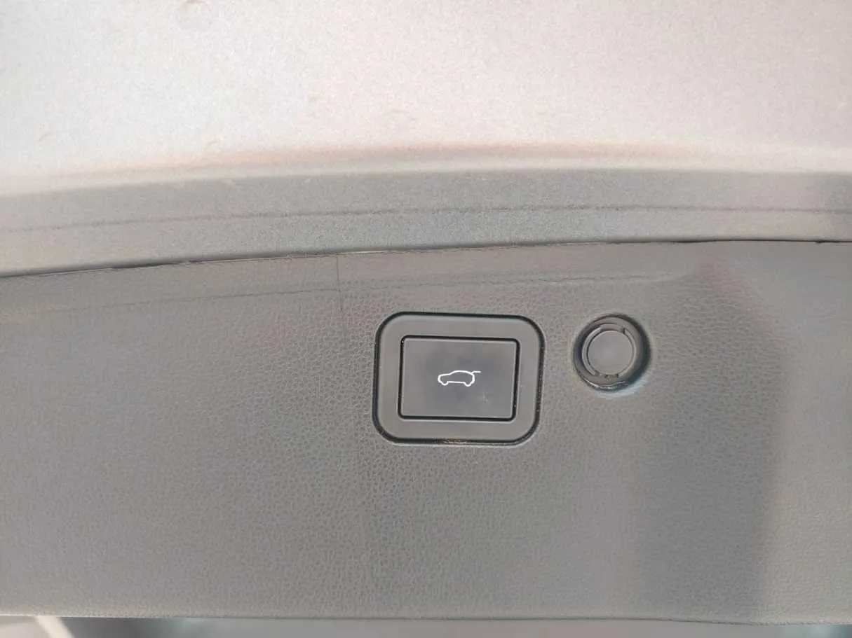 Car image 37