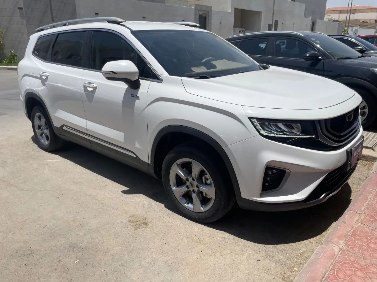 Car image 3