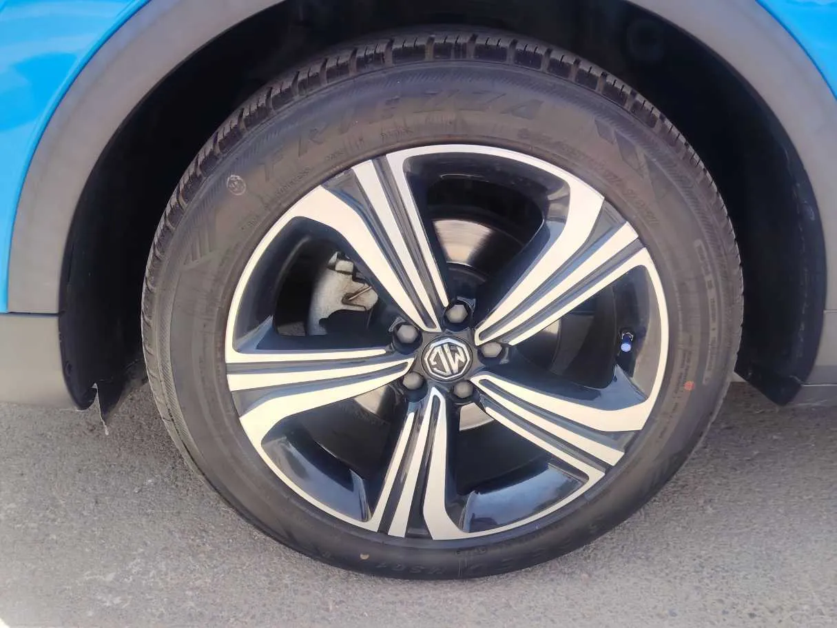 Car image 10