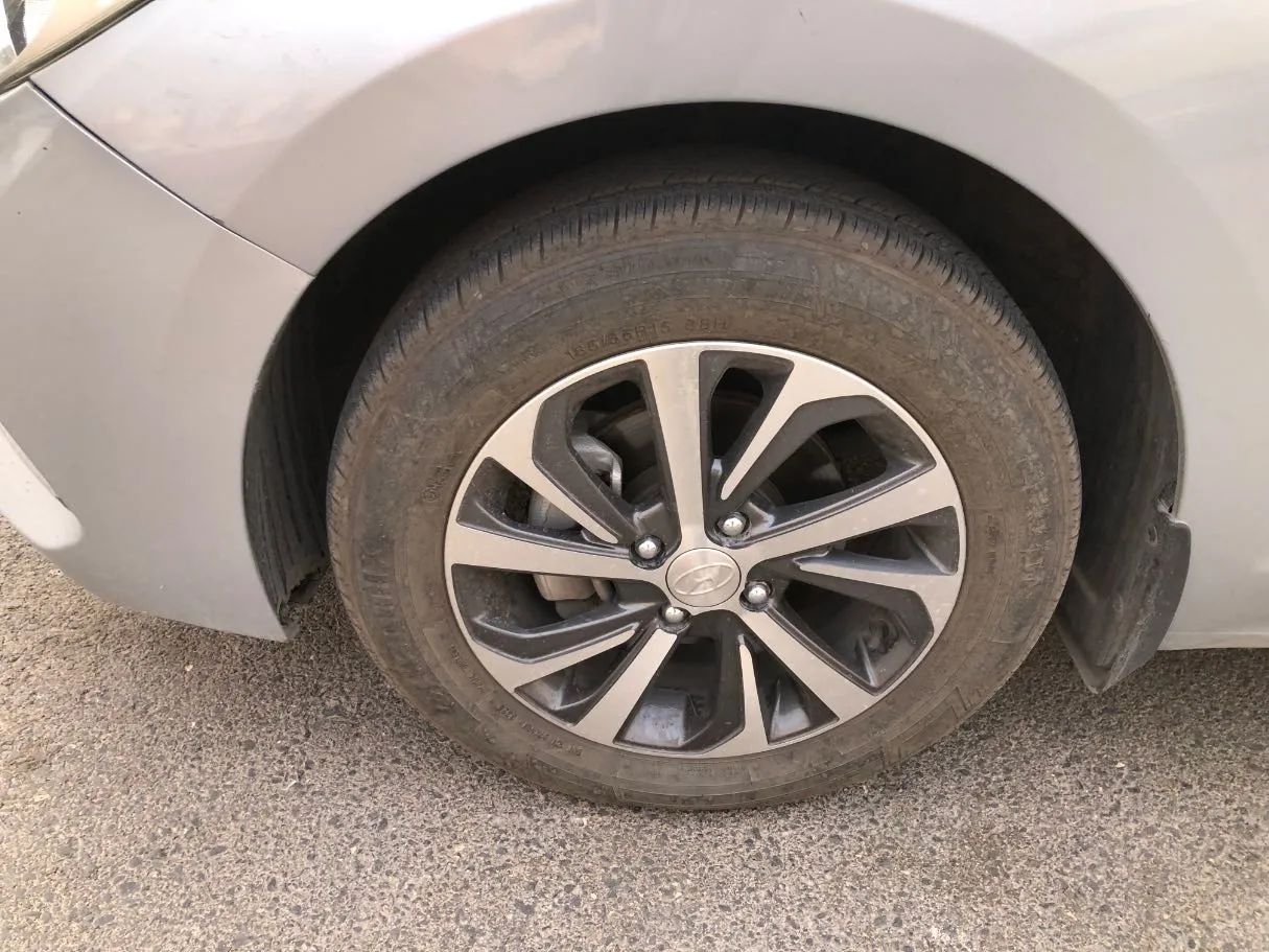 Car image 10