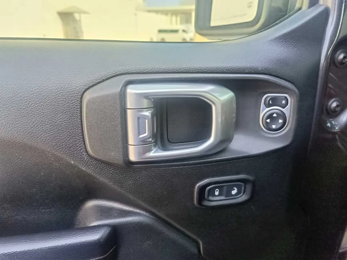 Car image 29