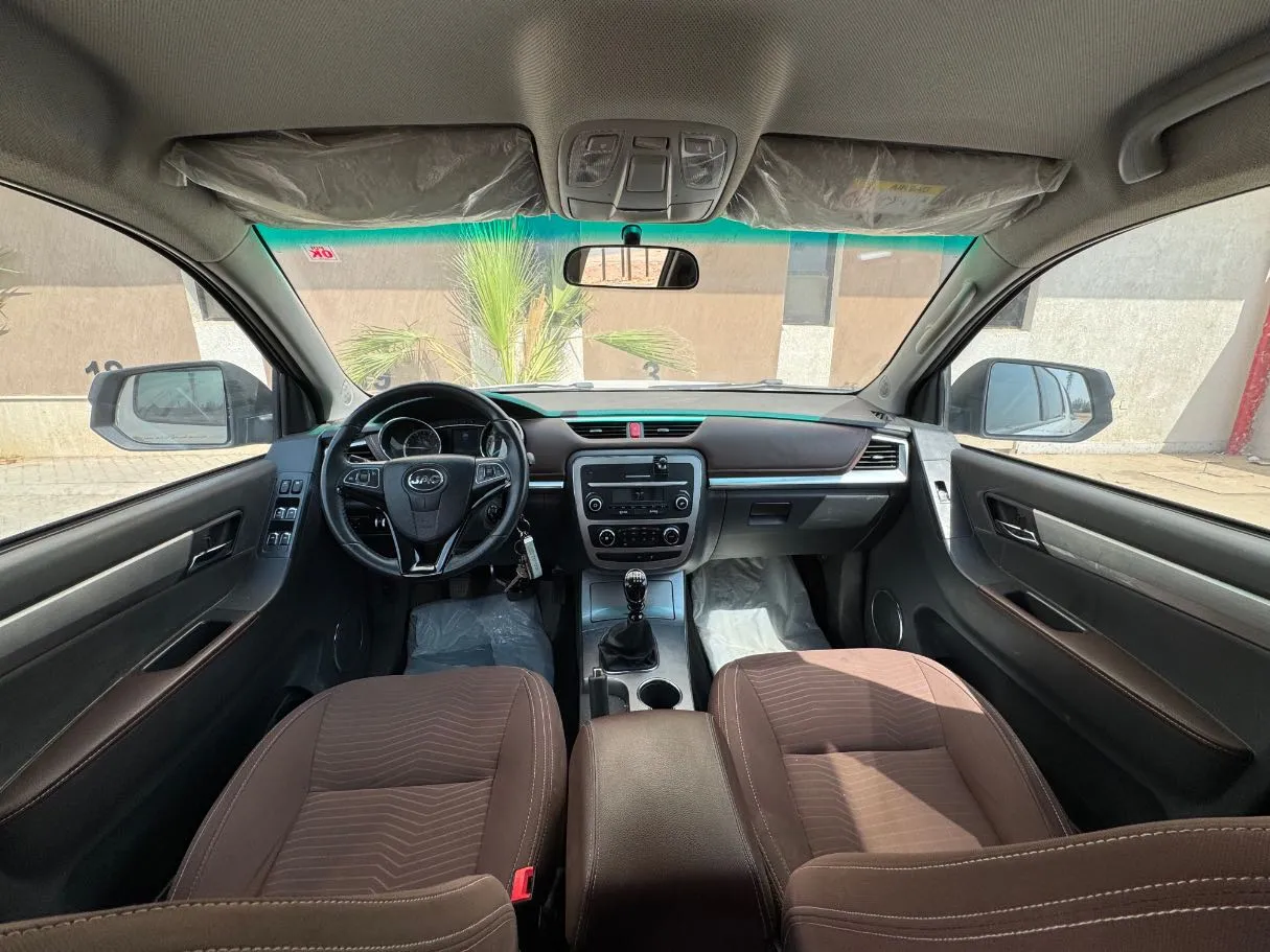 Car image 14