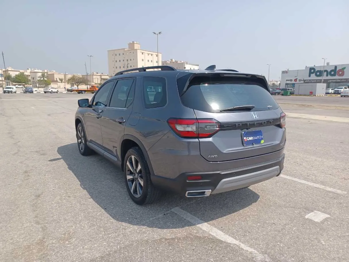 Car image 7