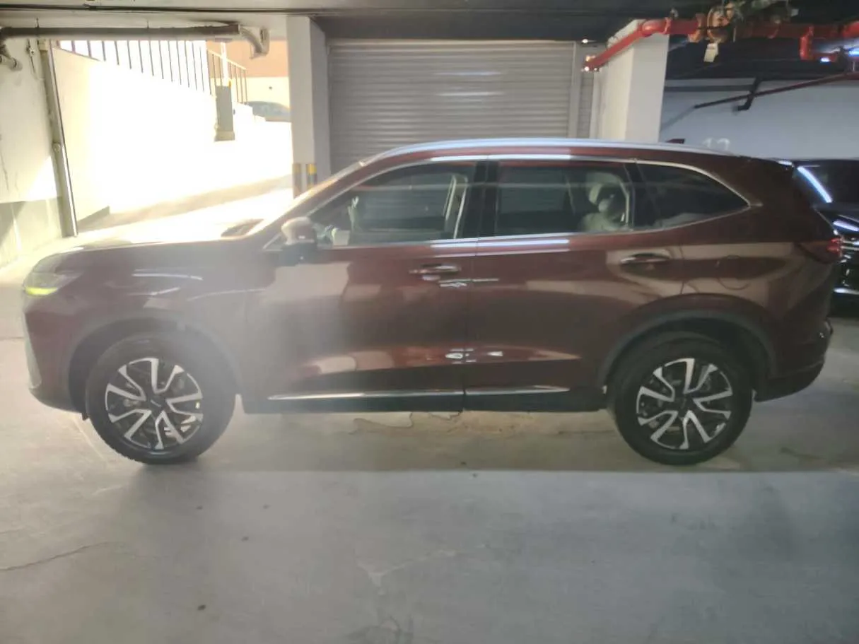 Car image 9