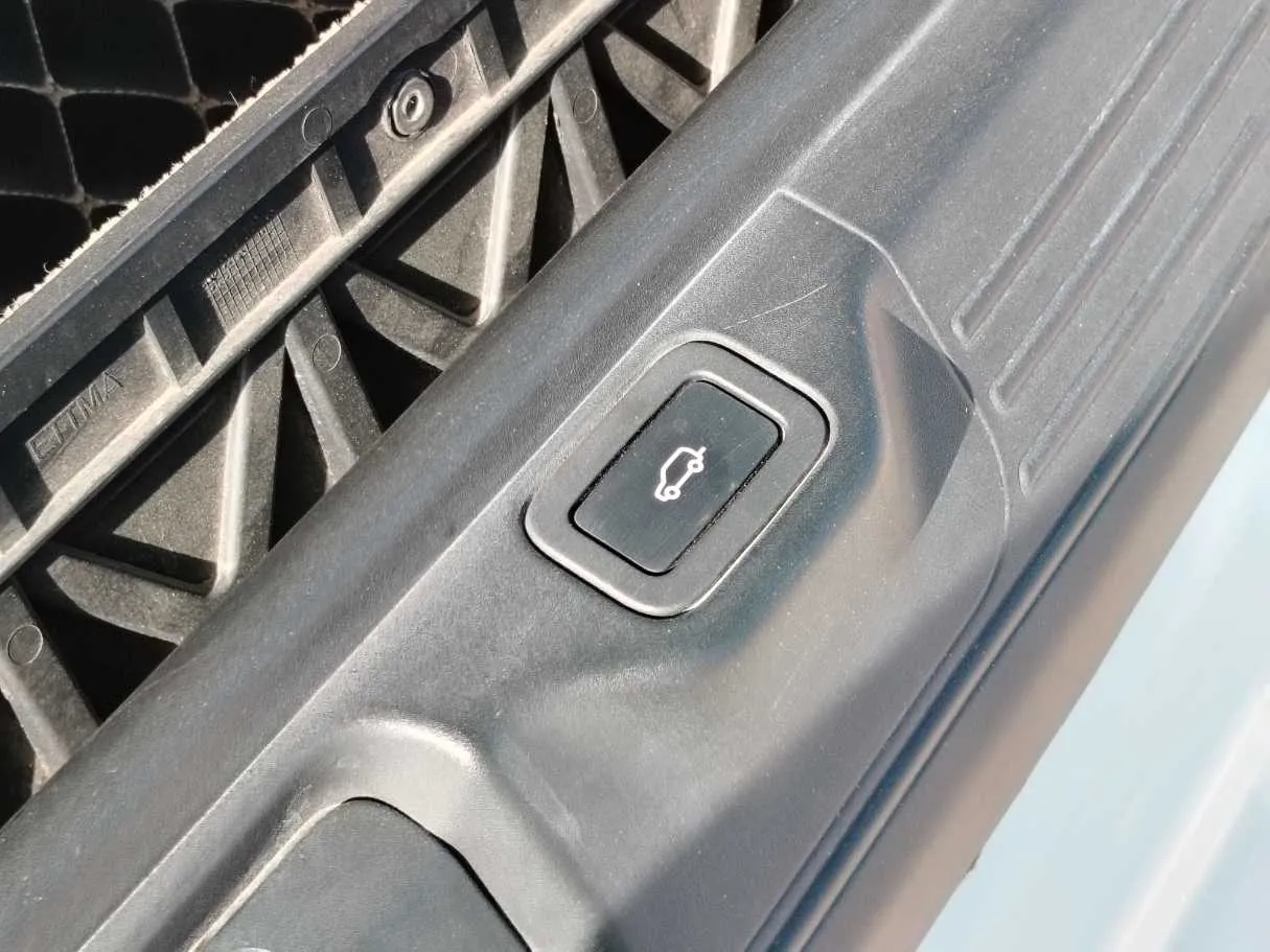 Car image 36