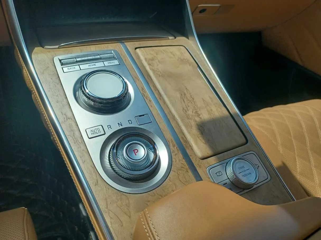 Car image 17