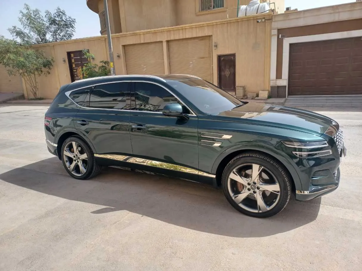 Car image 4
