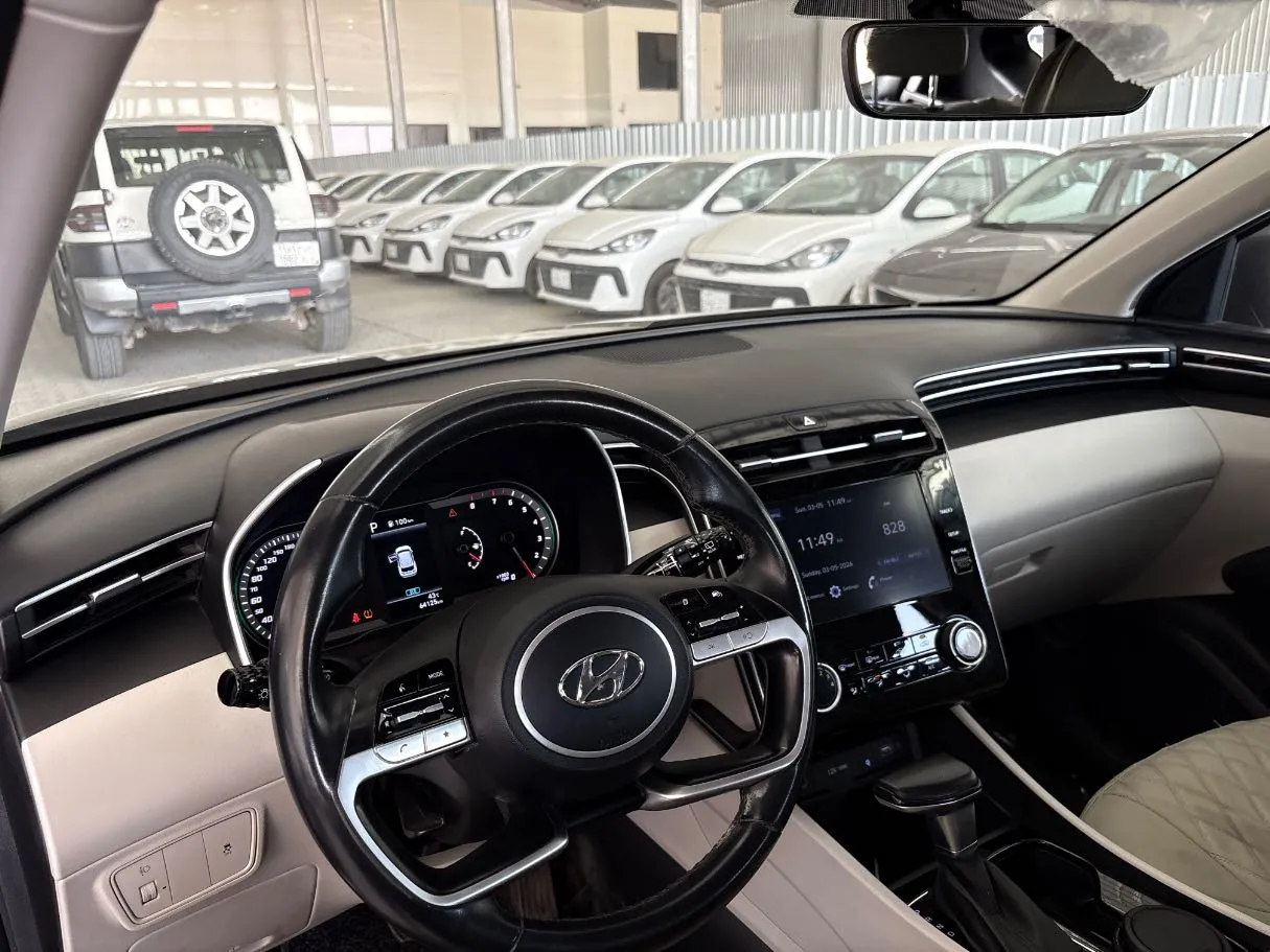 Car image 13