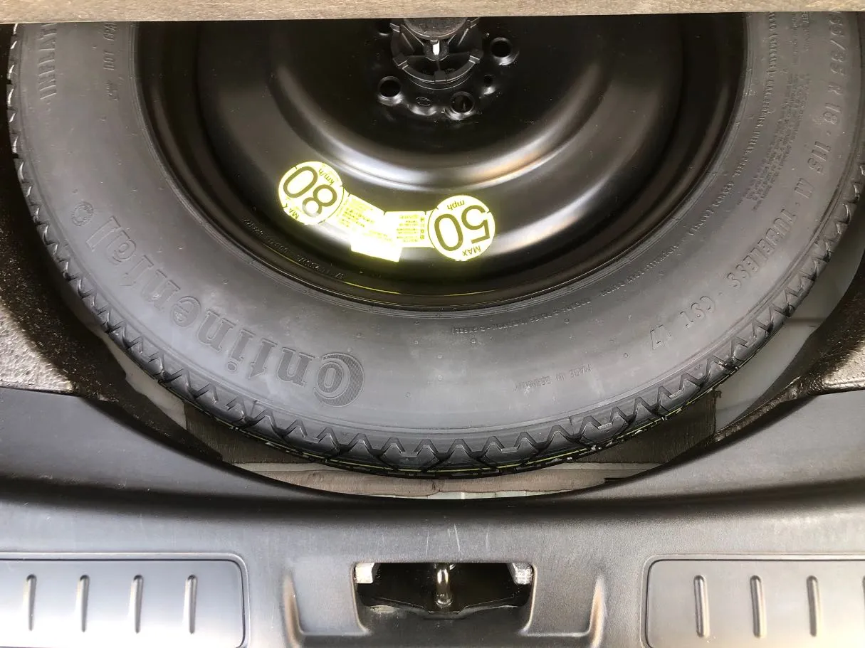 Car image 24