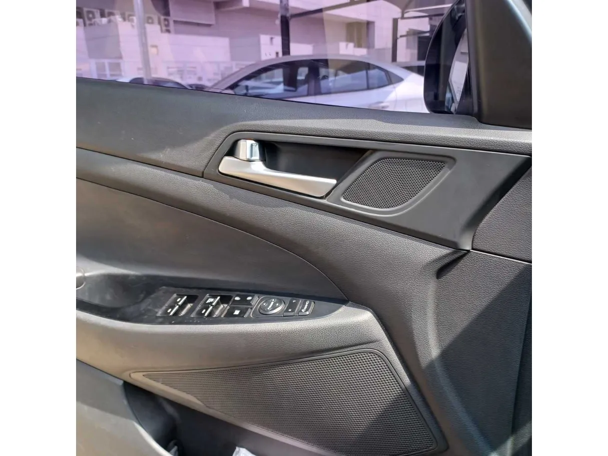Car image 28