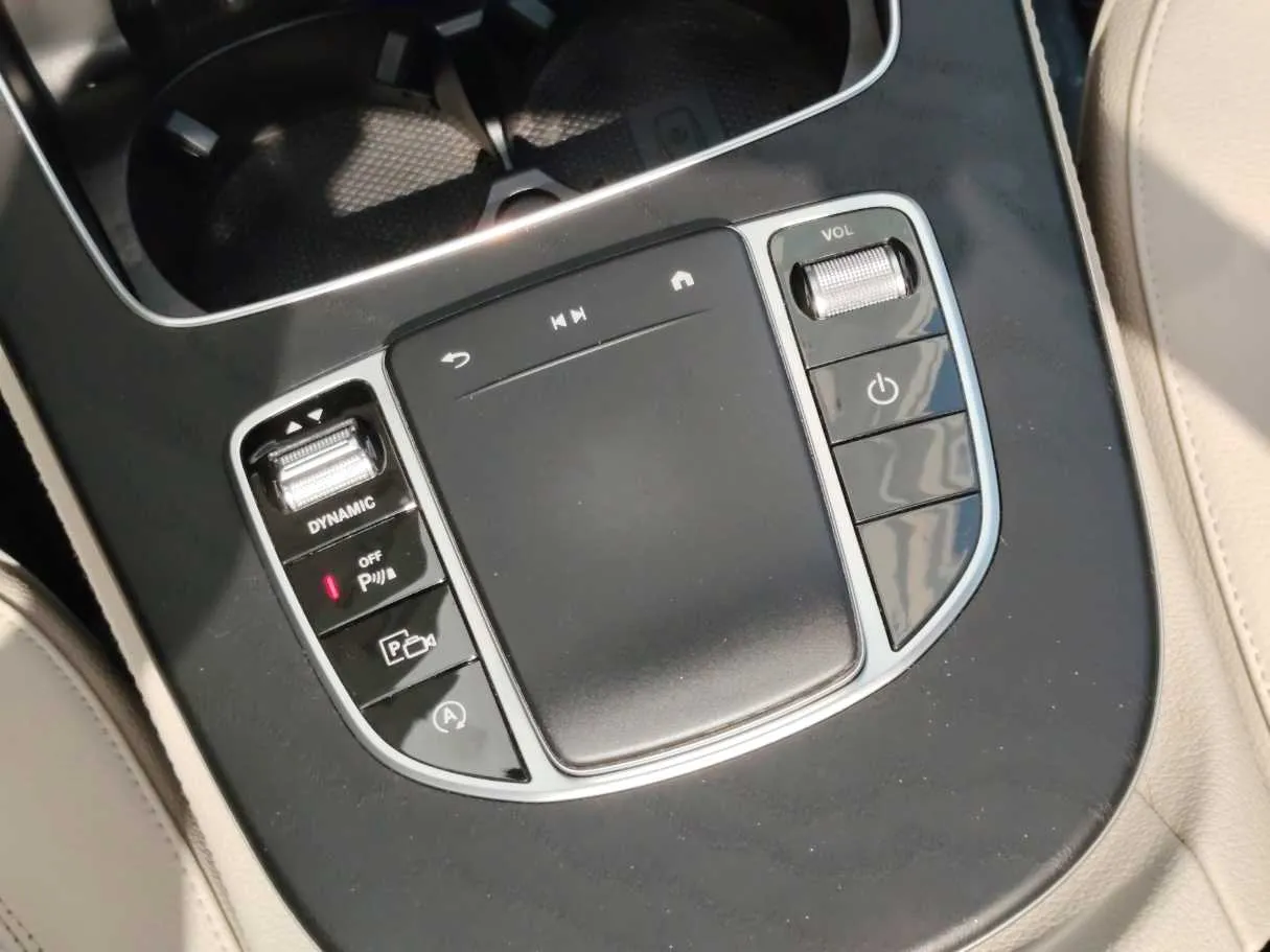 Car image 24
