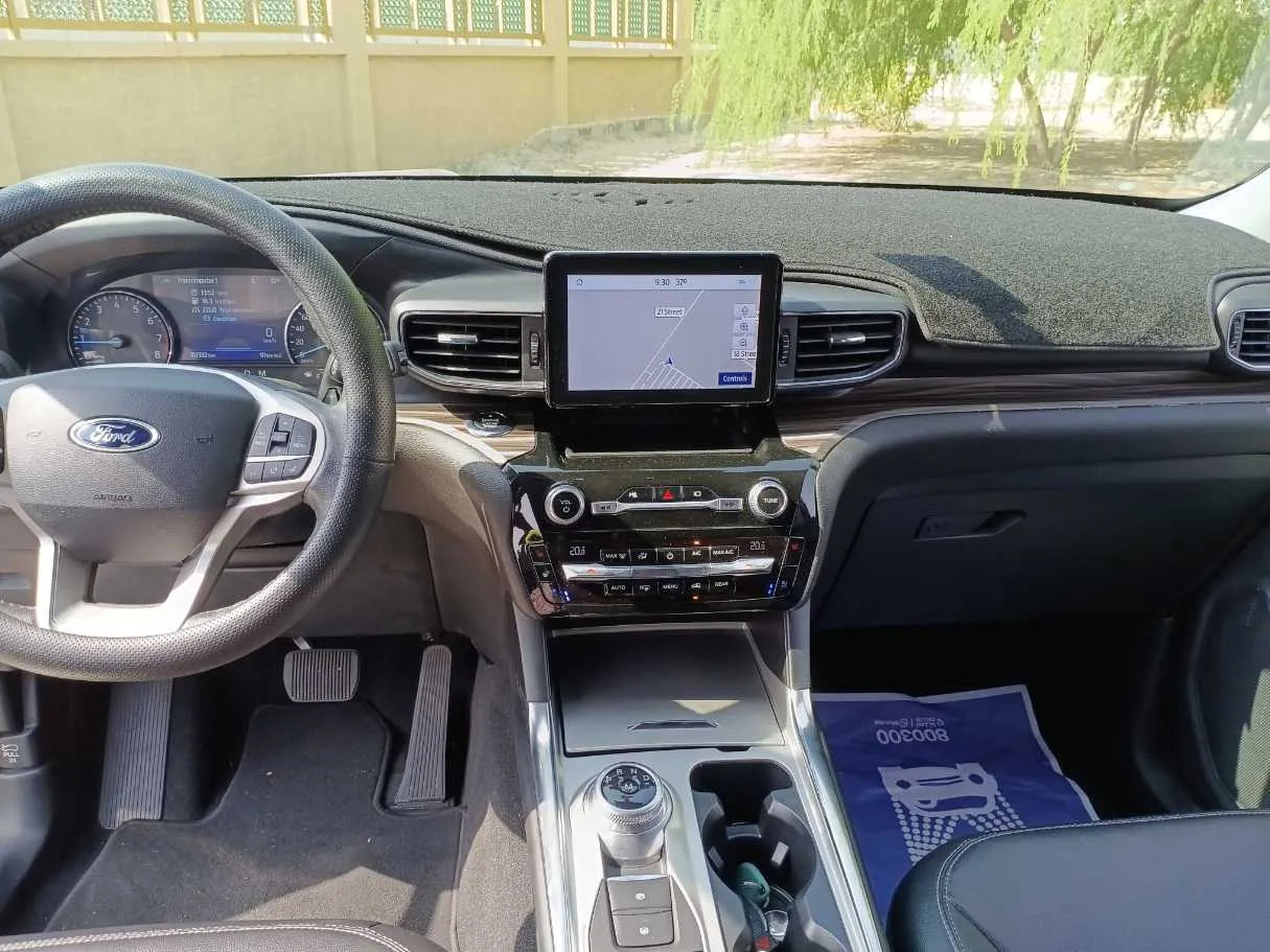 Car image 17
