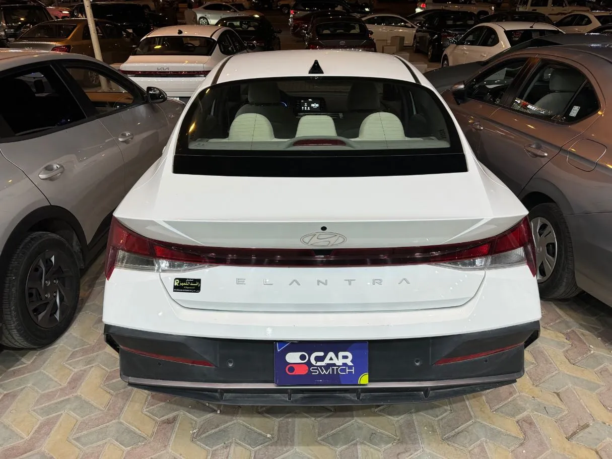 Car image 4