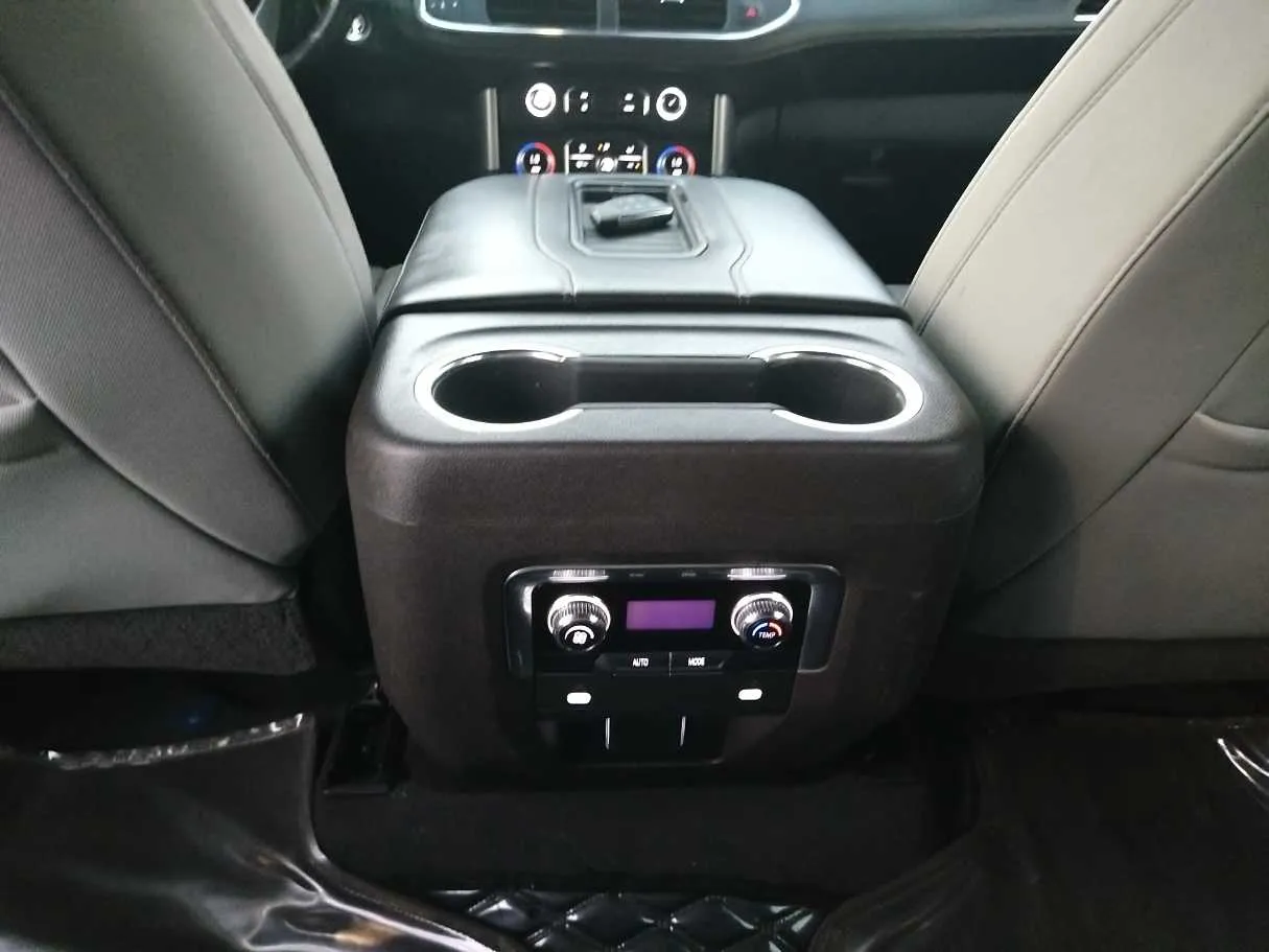 Car image 34