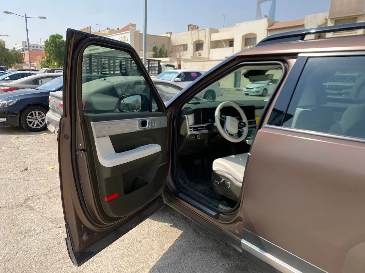 Car image 10