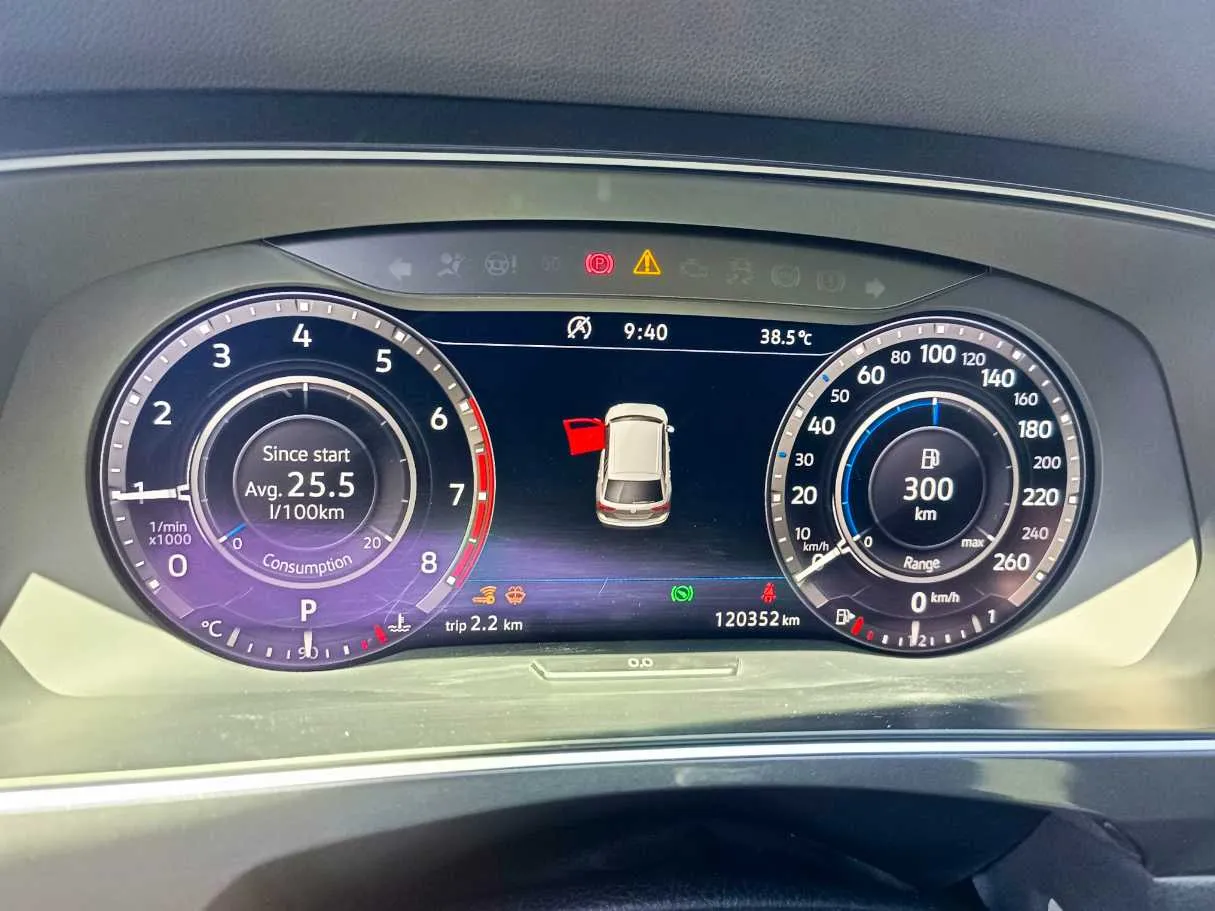 Car image 25