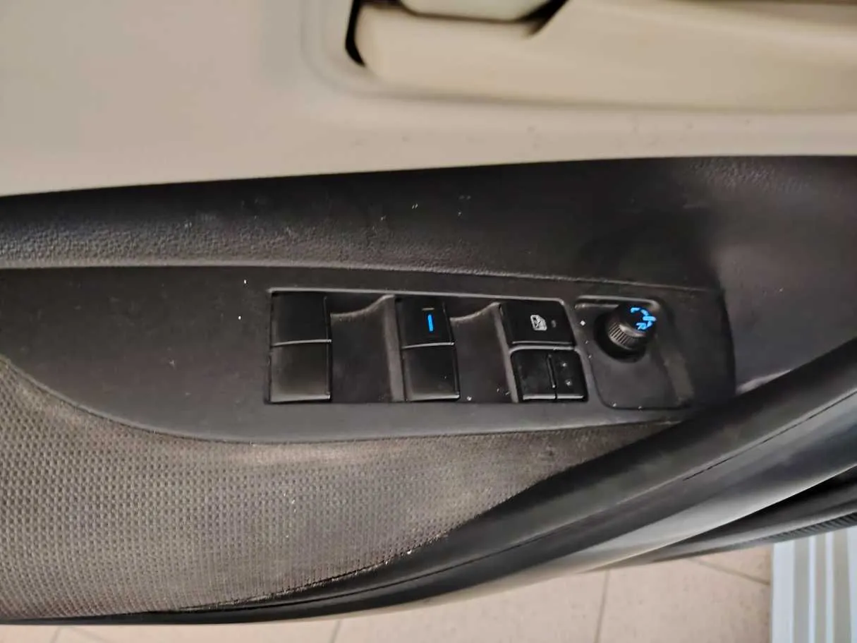 Car image 38