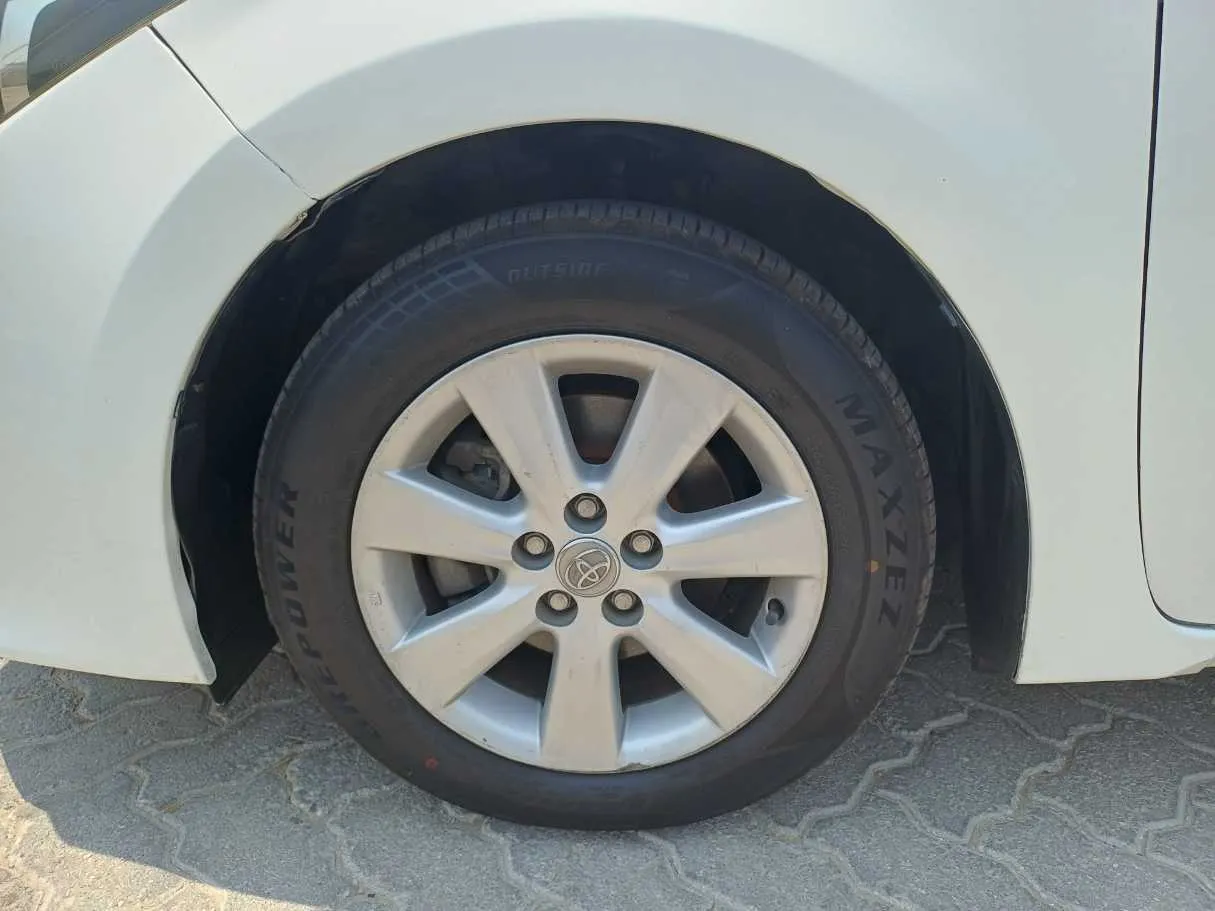 Car image 9