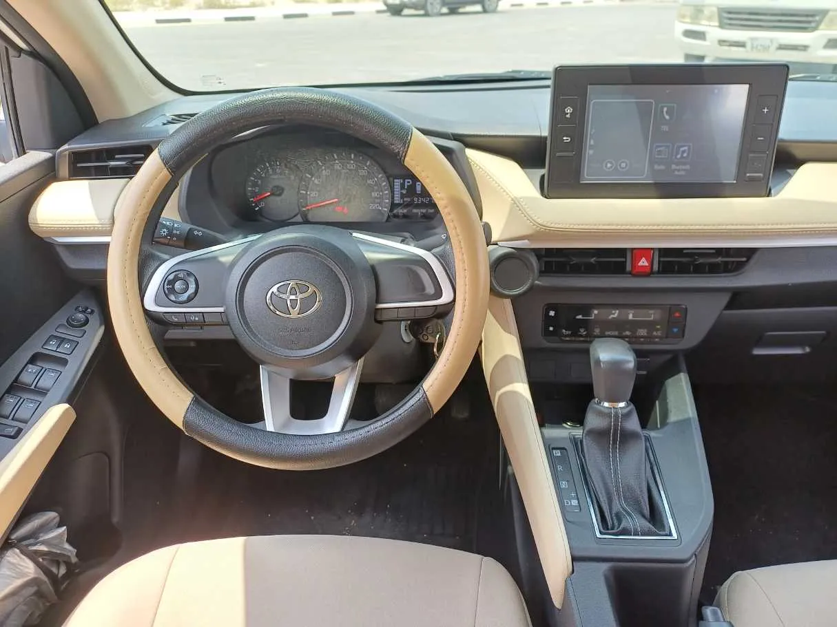 Car image 17