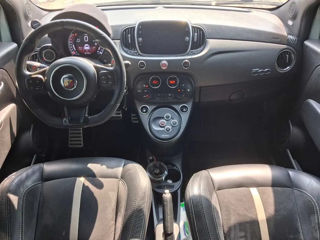 Car image 16