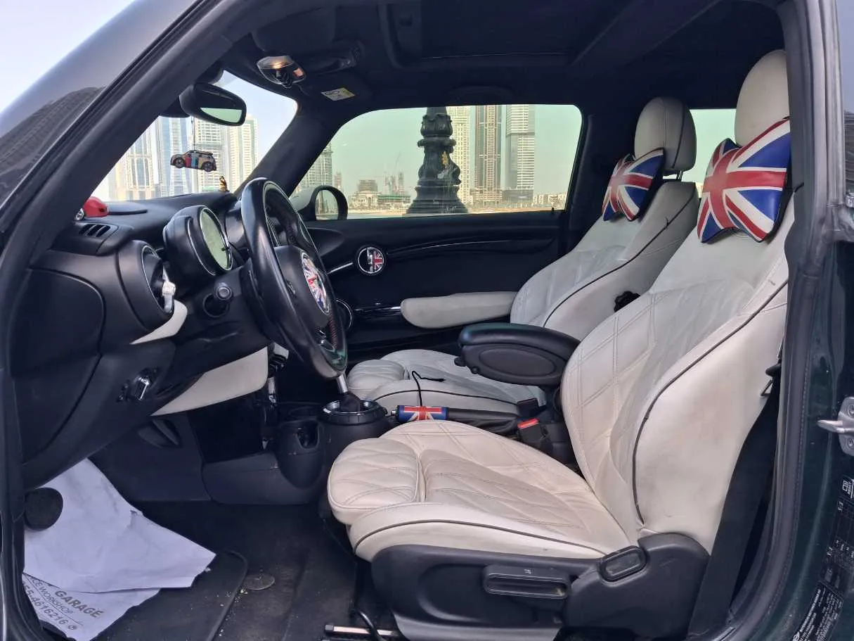 Car image 12