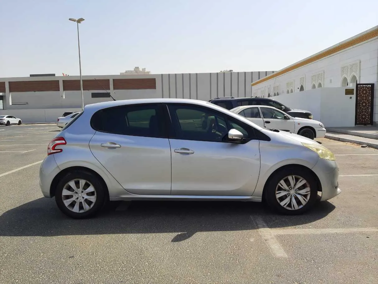 Car image 8
