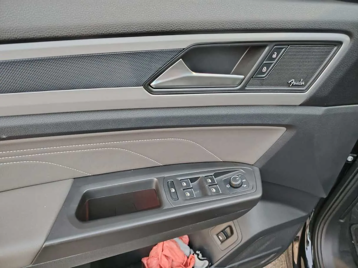 Car image 38