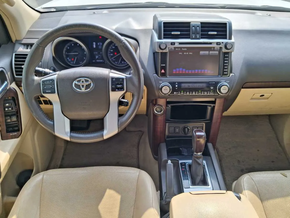 Car image 16