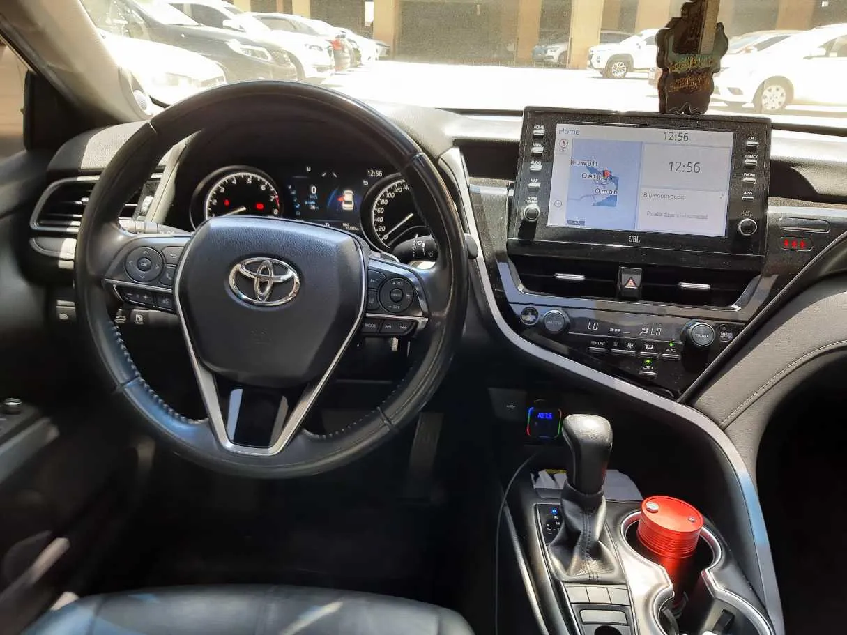 Car image 15