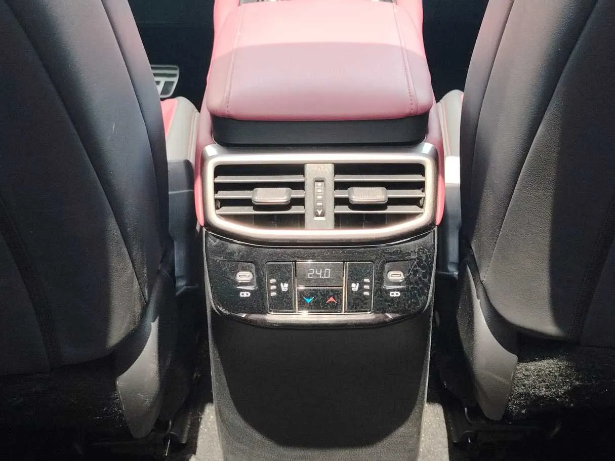 Car image 33