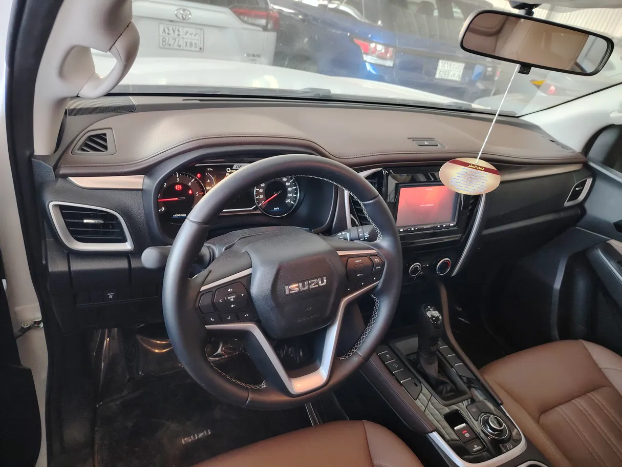 Car image 16