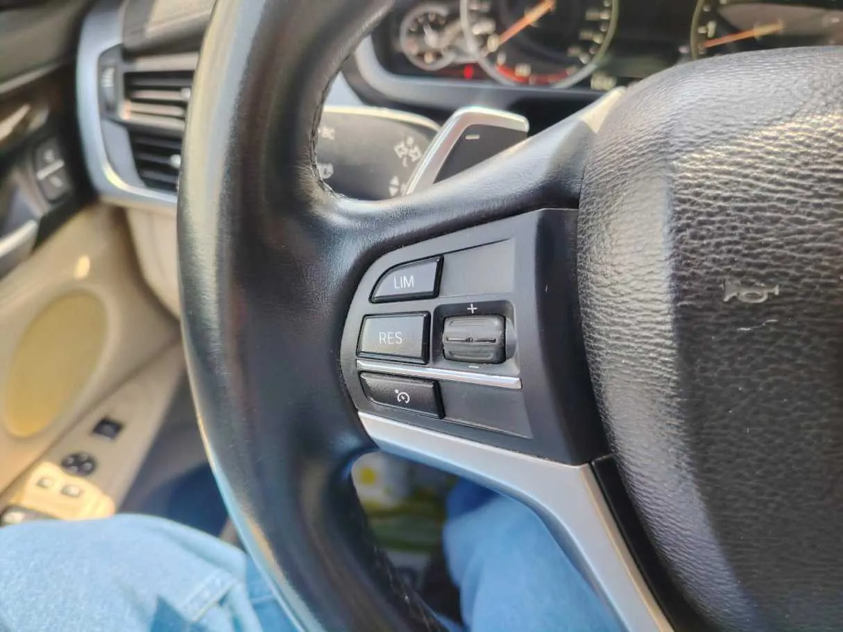Car image 40