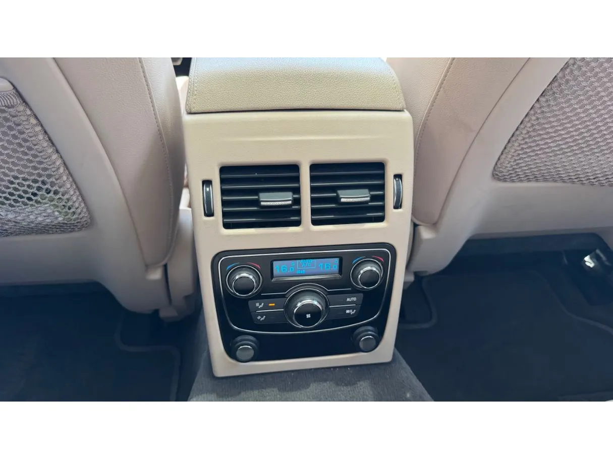 Car image 25