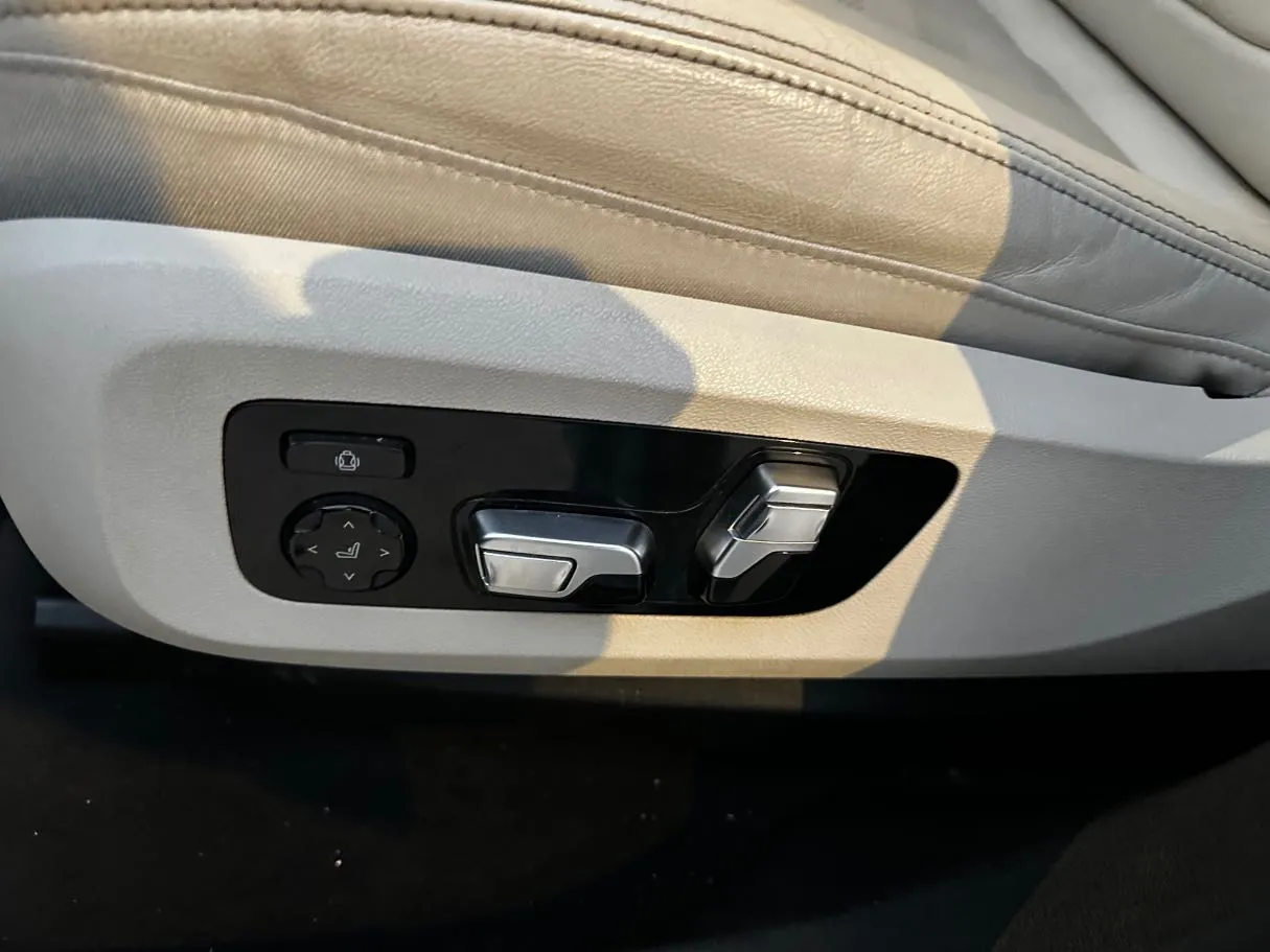 Car image 29
