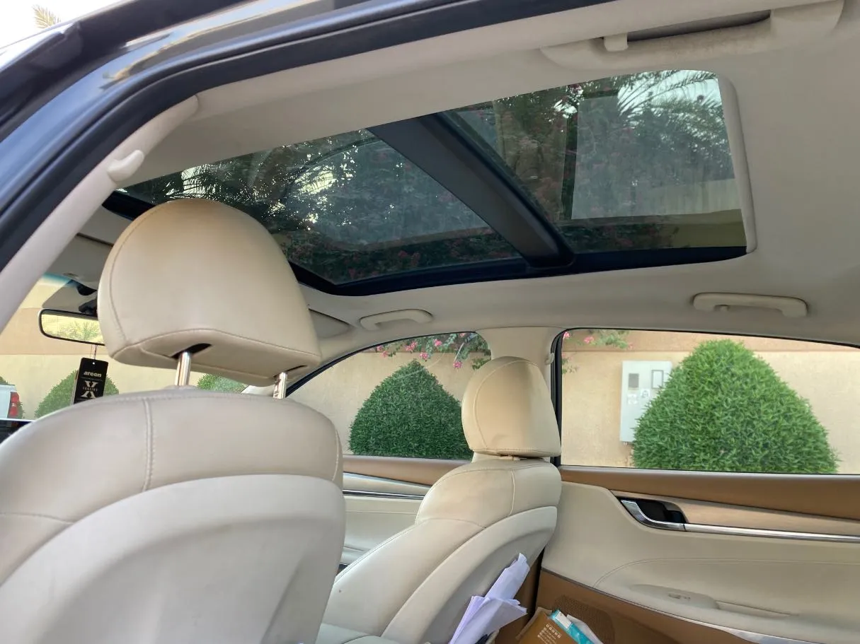 Car image 13