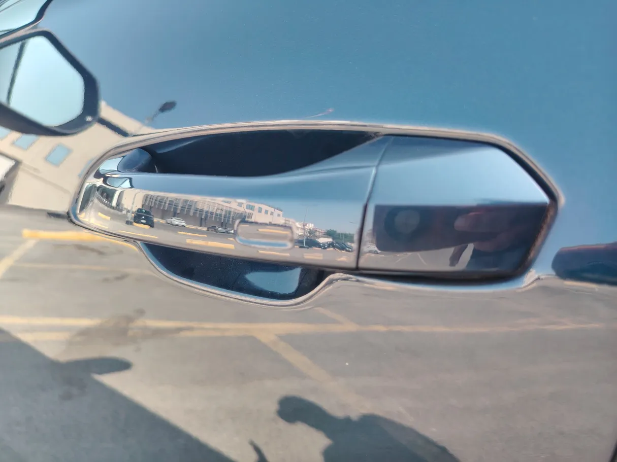Car image 26