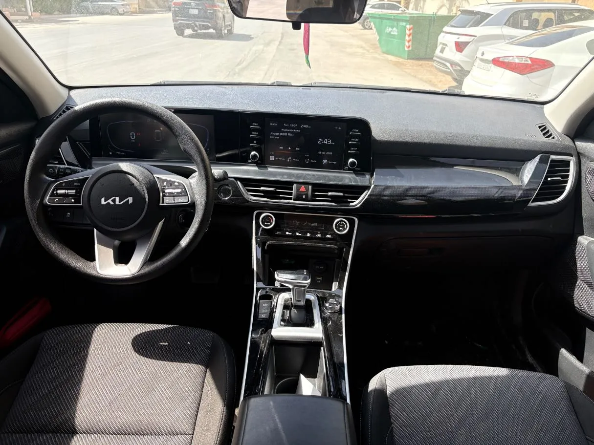 Car image 18